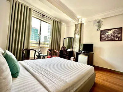 Deluxe tweepersoonskamer met raam — ACE Hotel - Bến Thành